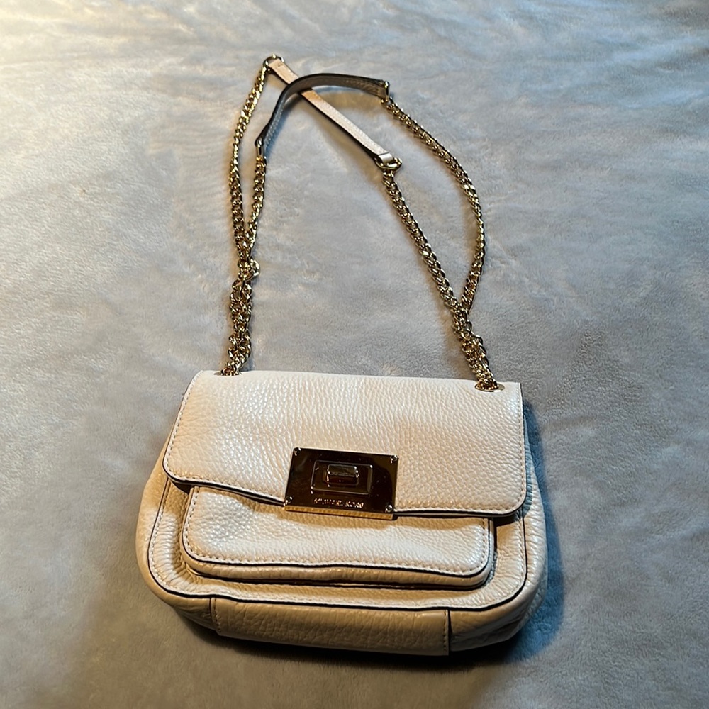 EUC!! Michael Kors white/ off white purse!!
